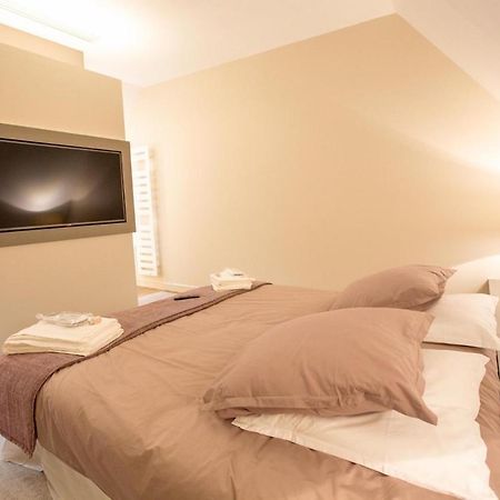 Les Suites Du Chateau De Шеверни Екстериор снимка